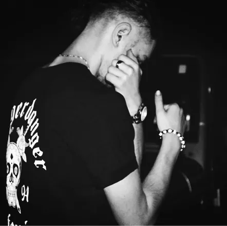 OnlyFans cuenta yungamiri header 2