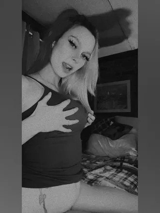OnlyFans cuenta slaylowtorii header 2