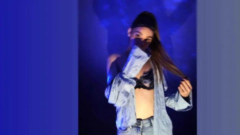 OnlyFans cuenta mellietease_play header 2