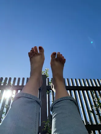 OnlyFans cuenta zoehasfeet header 2