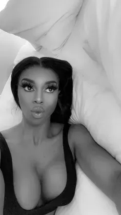 OnlyFans cuenta miamikardashian header 2