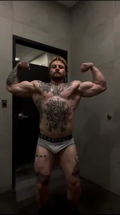 OnlyFans cuenta beefywhitecock header 2