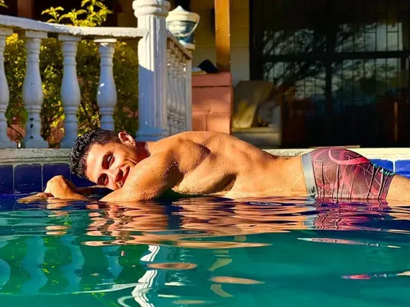 OnlyFans cuenta maxi_mux1 header 2