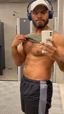 OnlyFans account  rey.santoss header 2