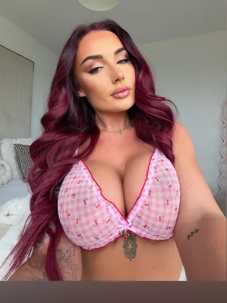 OnlyFans of charlstevensxo