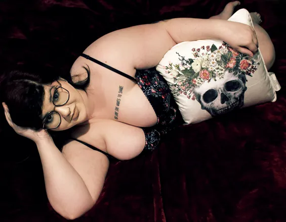 OnlyFans account  serrible header 2