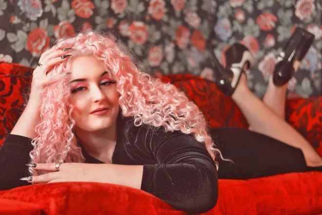OnlyFans cuenta maeve_meadows header 2