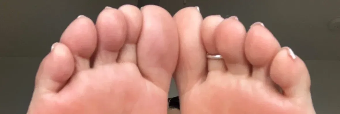 OnlyFans cuenta lillianlovefeet header 2
