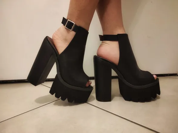 OnlyFans cuenta welcometohappyfeet header 2