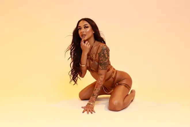 OnlyFans cuenta cheekychynaa header 2