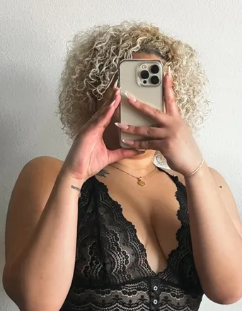OnlyFans cuenta thegoldencurls header 2