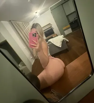 OnlyFans cuenta yourinternetgirlfriendxx header 2