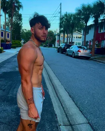 OnlyFans cuenta bhizzi avatar 1