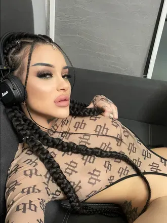 OnlyFans account  crossbella avatar 1