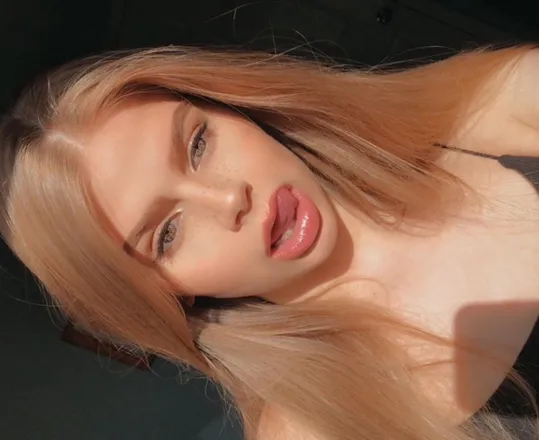 OnlyFans account  prttygirll header 2