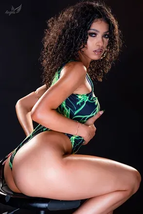 OnlyFans account  nihaoisobel avatar 1