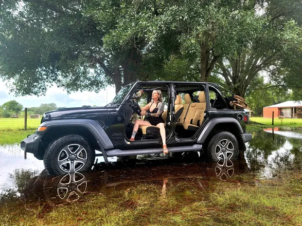 OnlyFans cuenta crazyfloridachickenlady header 2