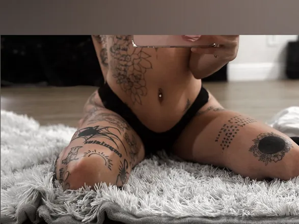 OnlyFans cuenta velvetbarbiee header 2