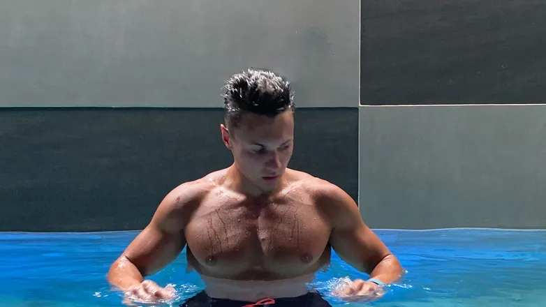 OnlyFans account  maxfree header 2