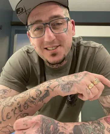 OnlyFans cuenta toomuchink avatar 1
