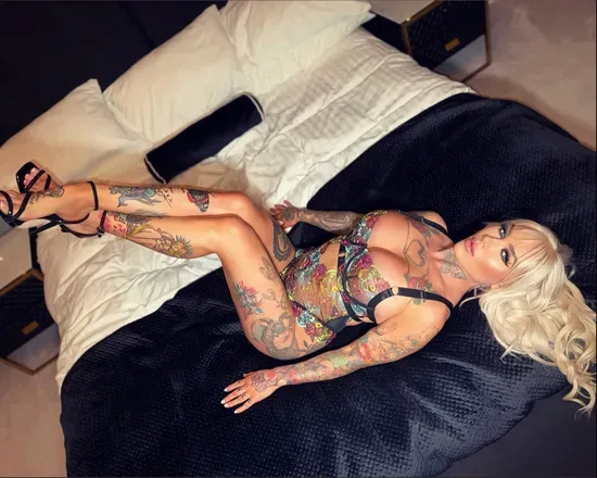 OnlyFans cuenta meganloux header 2
