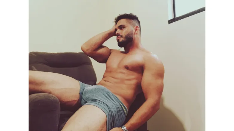 OnlyFans account  ale_max header 2