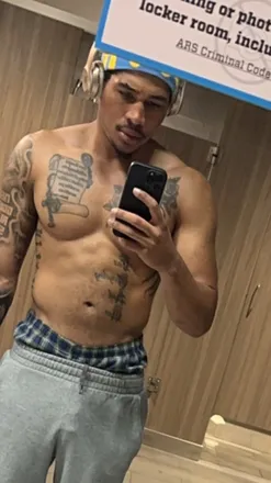 OnlyFans cuenta hollywood_red header 2