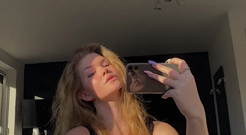 OnlyFans cuenta rose000123 header 2