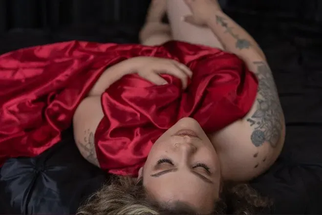 OnlyFans cuenta rosiered2 header 2