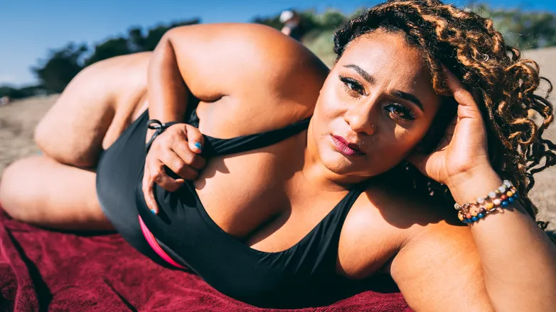 OnlyFans cuenta madamedeveraux header 2