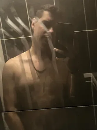 OnlyFans account  lewisxrowe avatar 1