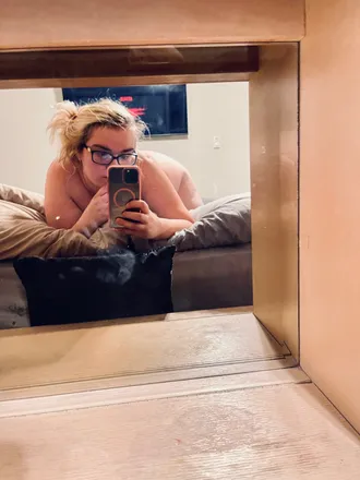 OnlyFans cuenta vip_roxie_moxie header 2