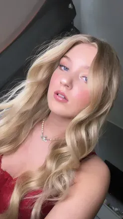 OnlyFans account  vivien_esc avatar 1