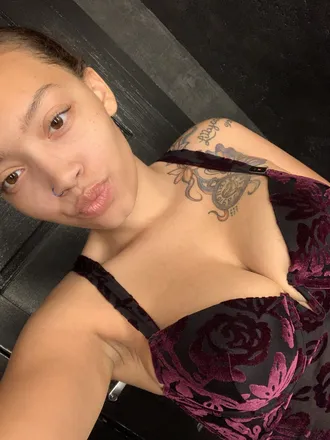 OnlyFans cuenta taezha header 2