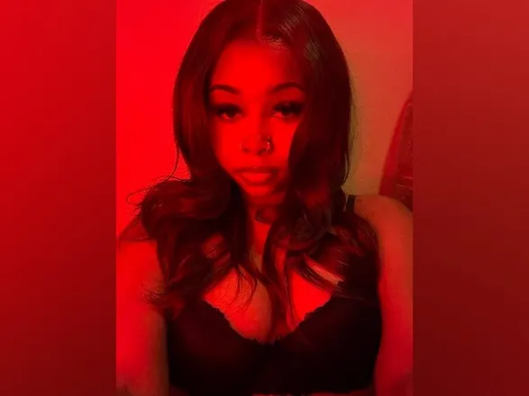 OnlyFans cuenta goddesszeeyah header 2