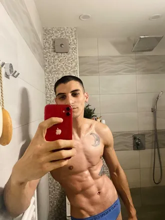 OnlyFans cuenta nikolahot77 header 2