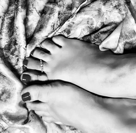OnlyFans cuenta ivyonlyfeet header 2