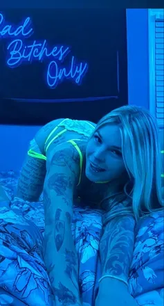 OnlyFans cuenta xoxopolishbarbie header 2
