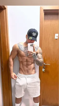 OnlyFans cuenta iamleosantos header 2