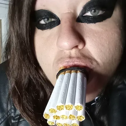 OnlyFans cuenta extremesmokingqueen avatar 1