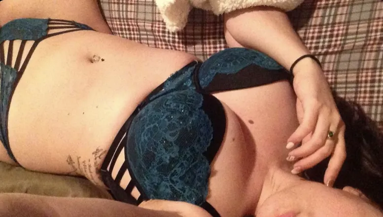 OnlyFans account  babiibrowneyes22_vip header 2