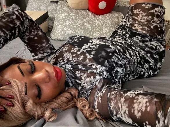 OnlyFans cuenta zuzuti header 2