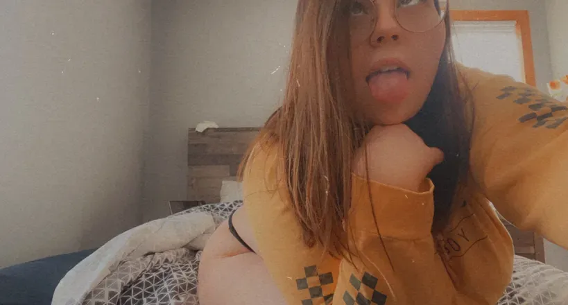 OnlyFans cuenta caffeinatedcannaqueen avatar 1