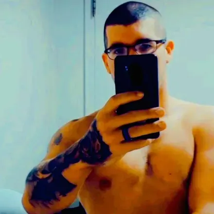 OnlyFans cuenta garrettsden header 2