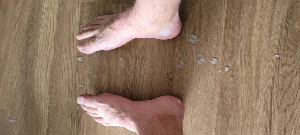 OnlyFans cuenta feetandbananas header 2