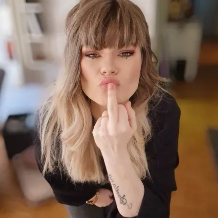 OnlyFans account  zoe.therapeutics avatar 1