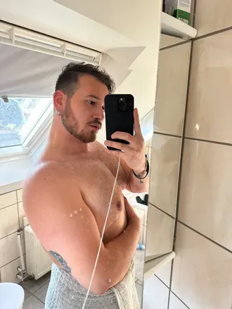 OnlyFans account  greenarrow96 avatar 1