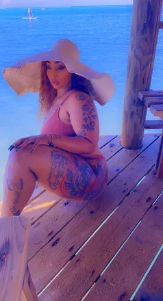 OnlyFans account  redd_robin header 2