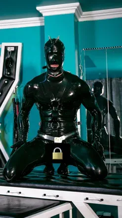 OnlyFans cuenta black-rubber avatar 1