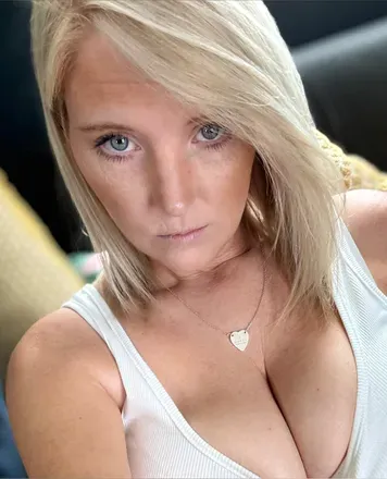 OnlyFans cuenta grey-sky avatar 1